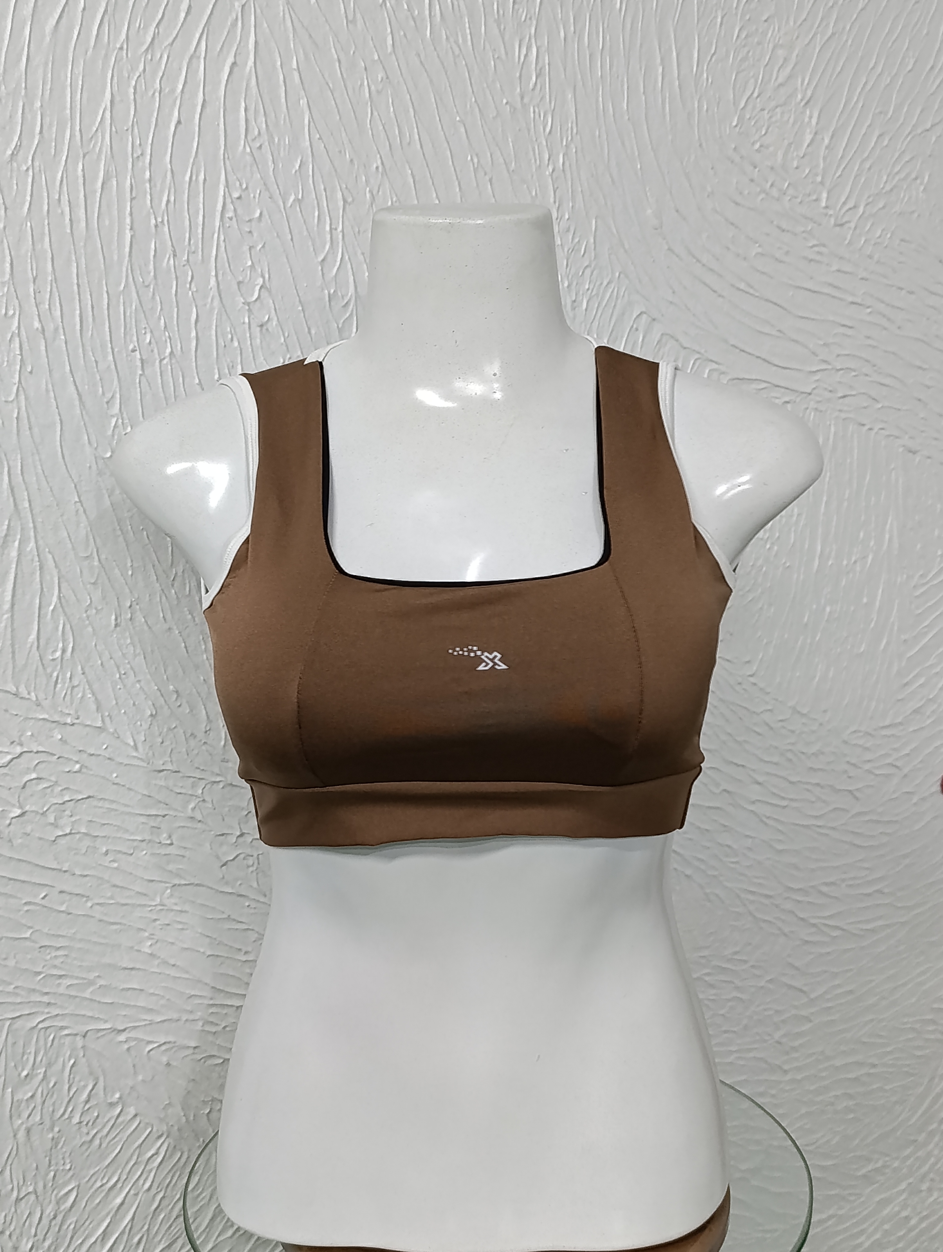 Top M com bojo. Cor. Marrom