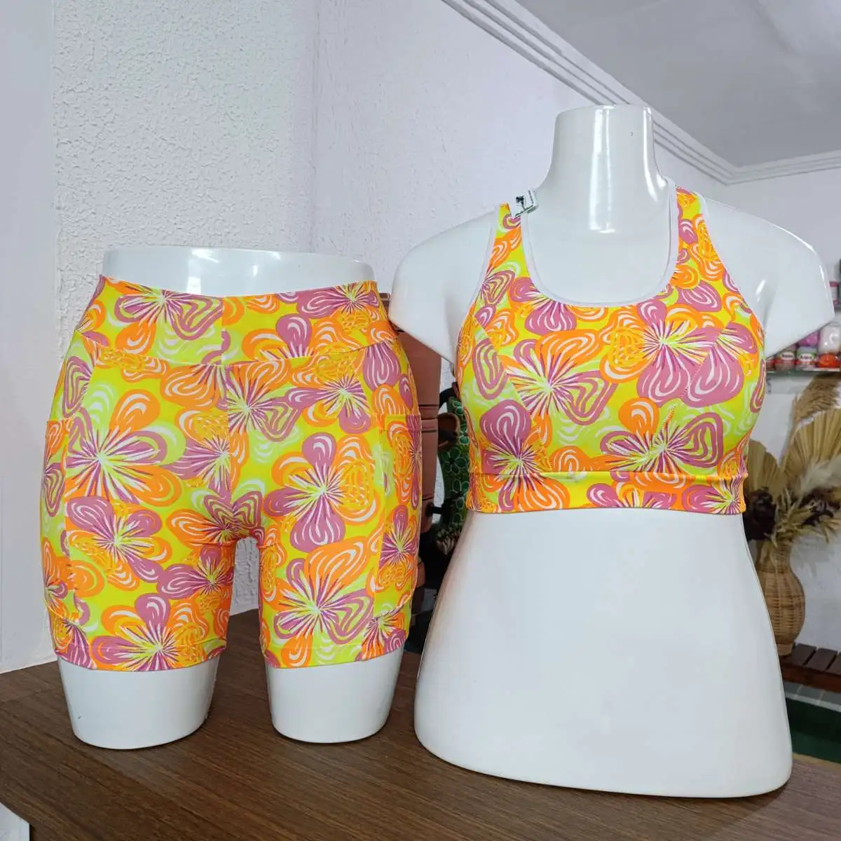 Conjunto de Short GG com bolso. Estampa amarelo