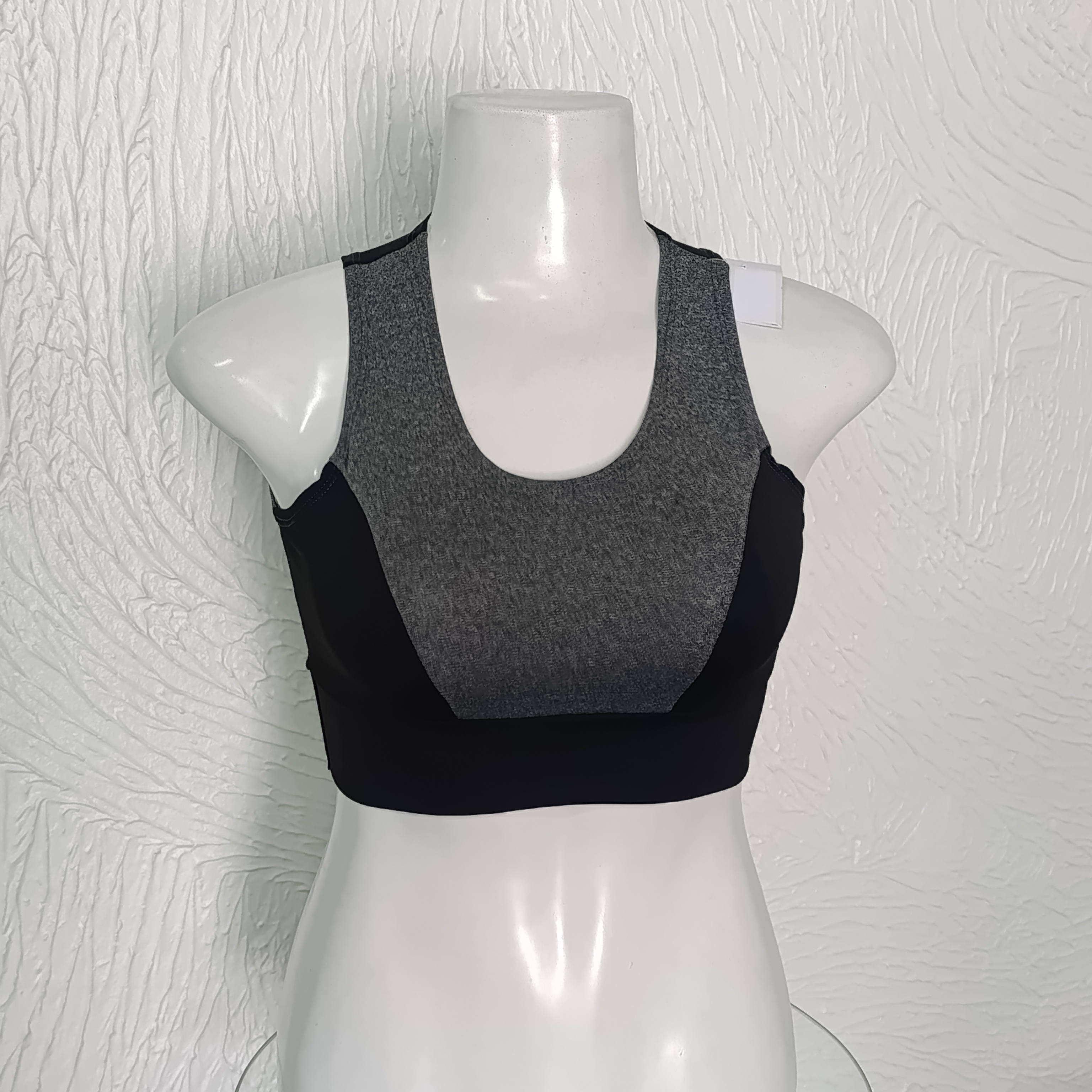 Top M sem bojo. Cinza com preto