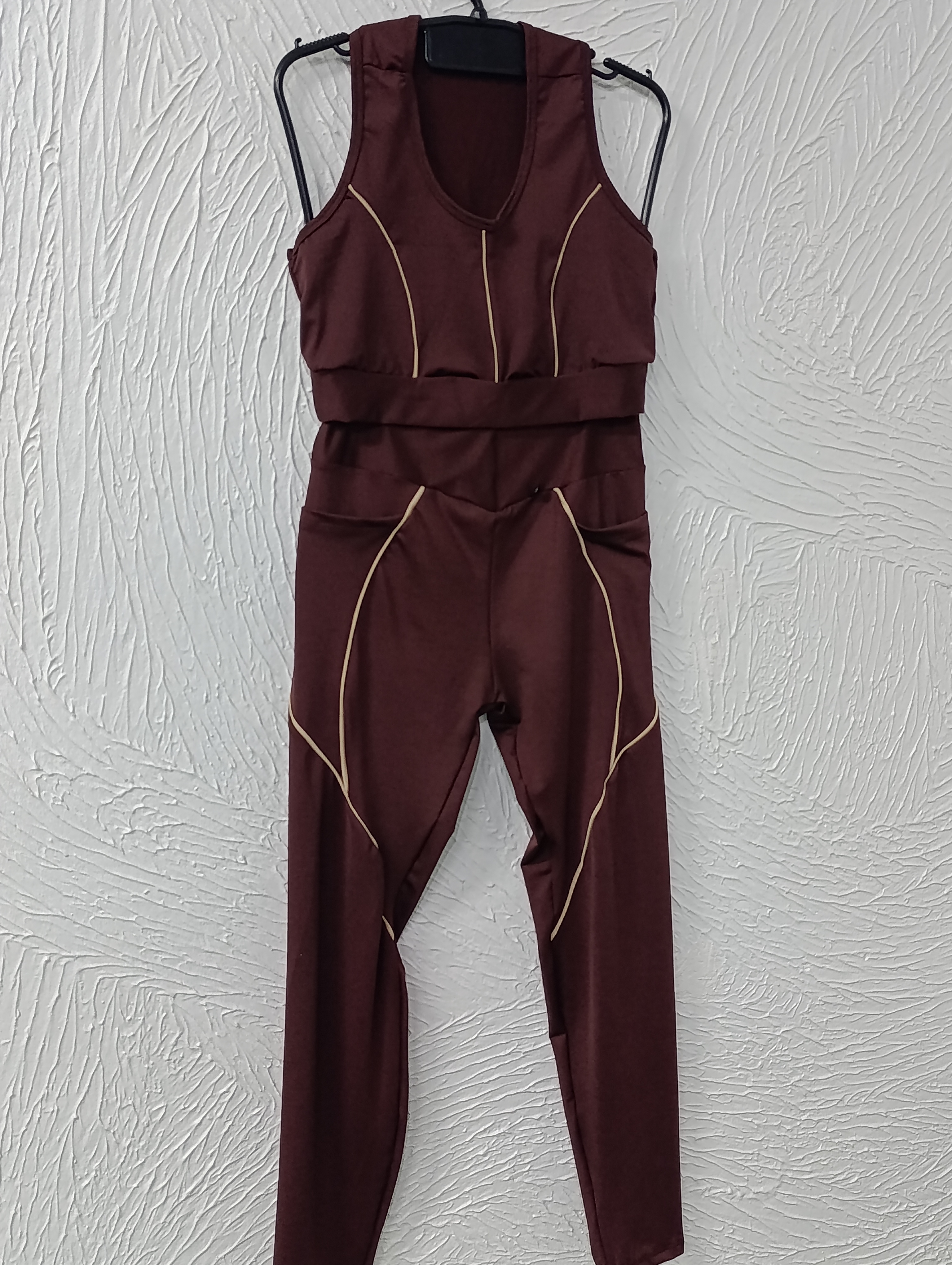 Conjunto de Legging GG. Top sem bojo. Calça com bolso. Cor marrom