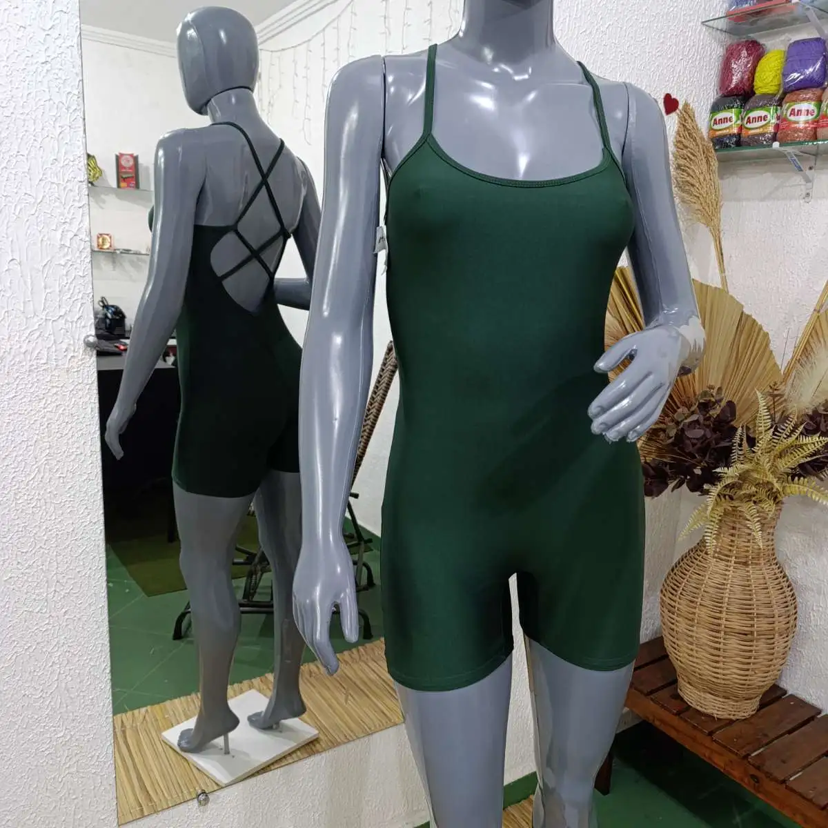 Macaquito M. Viviane. Cor: Verde escuro