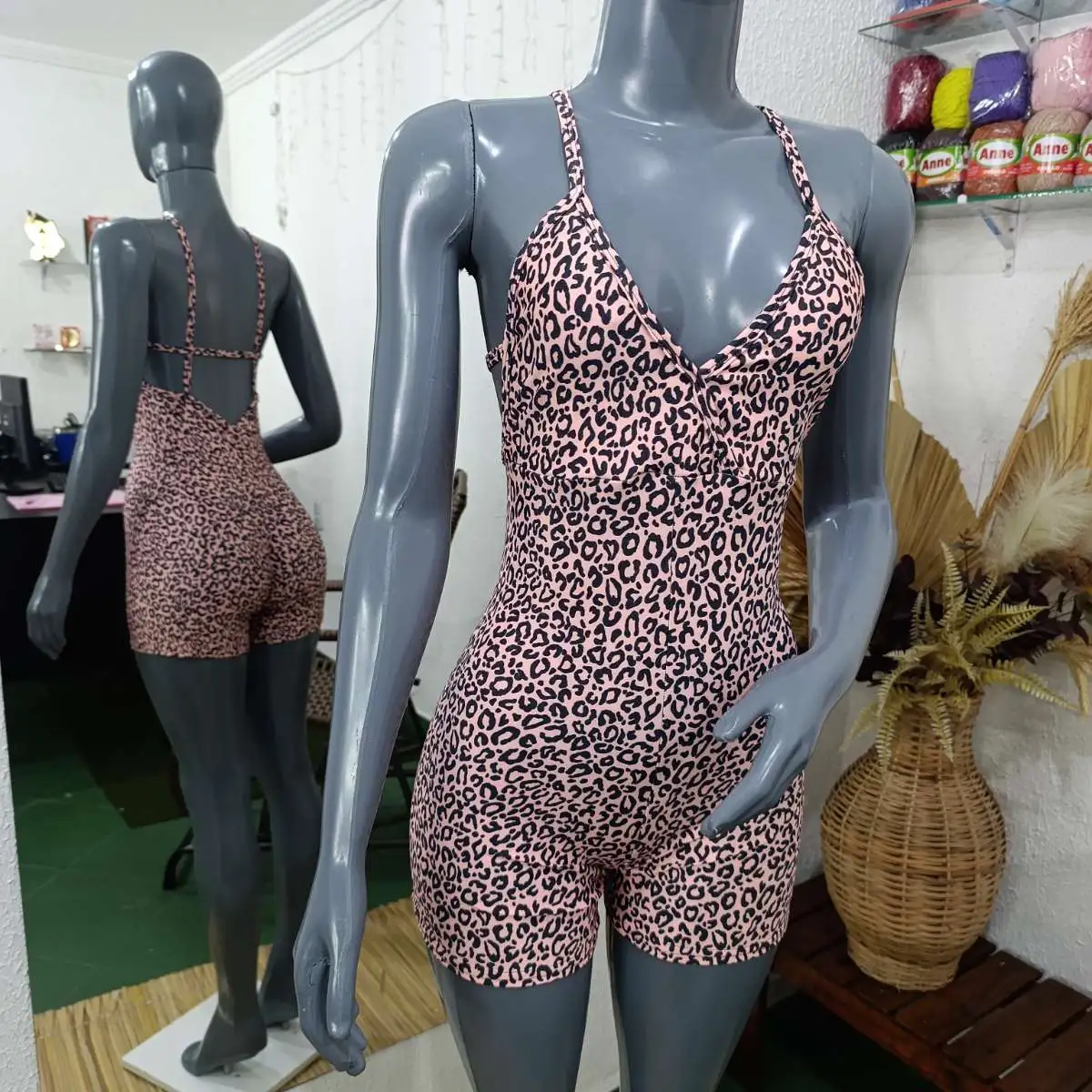 Macaquito M empina bumbum Cor: Oncinha Rosê