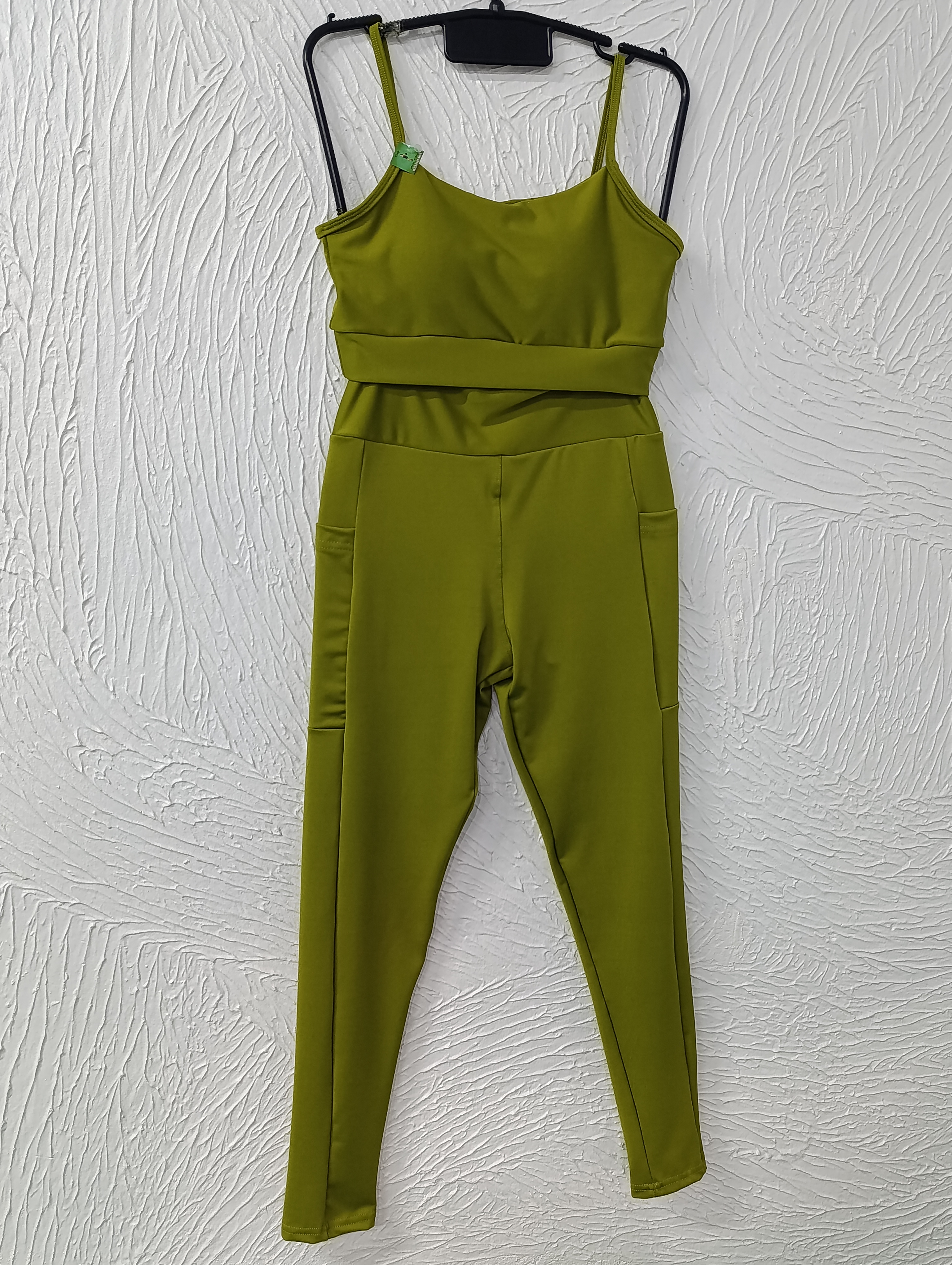 Conjunto de Legging G. Top/bojo. Forrada. Com bolso. Cor verde Oliva