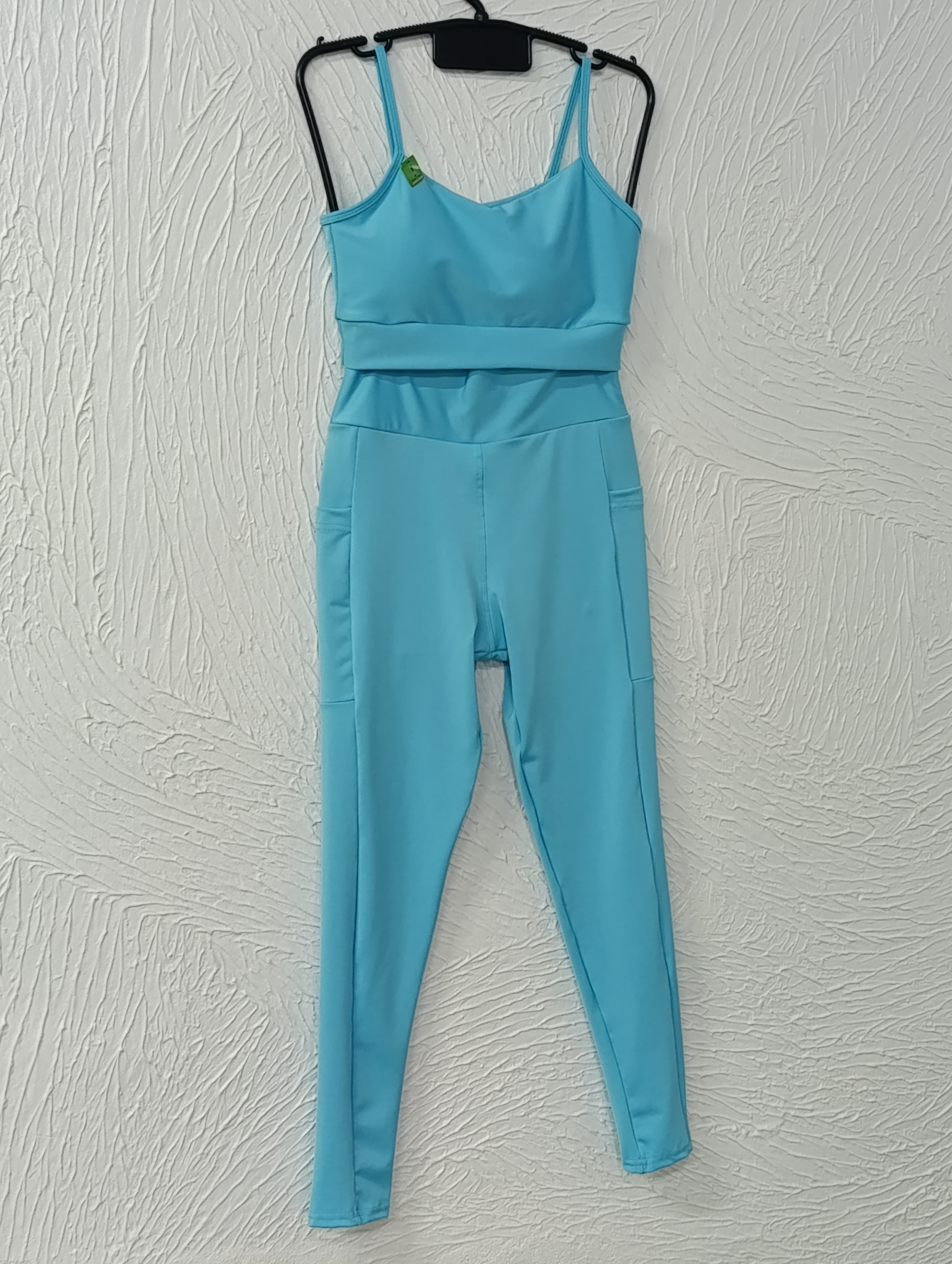 Conjunto de Legging G. Top/bojo. Forrada. Com bolso. Cor azul claro.