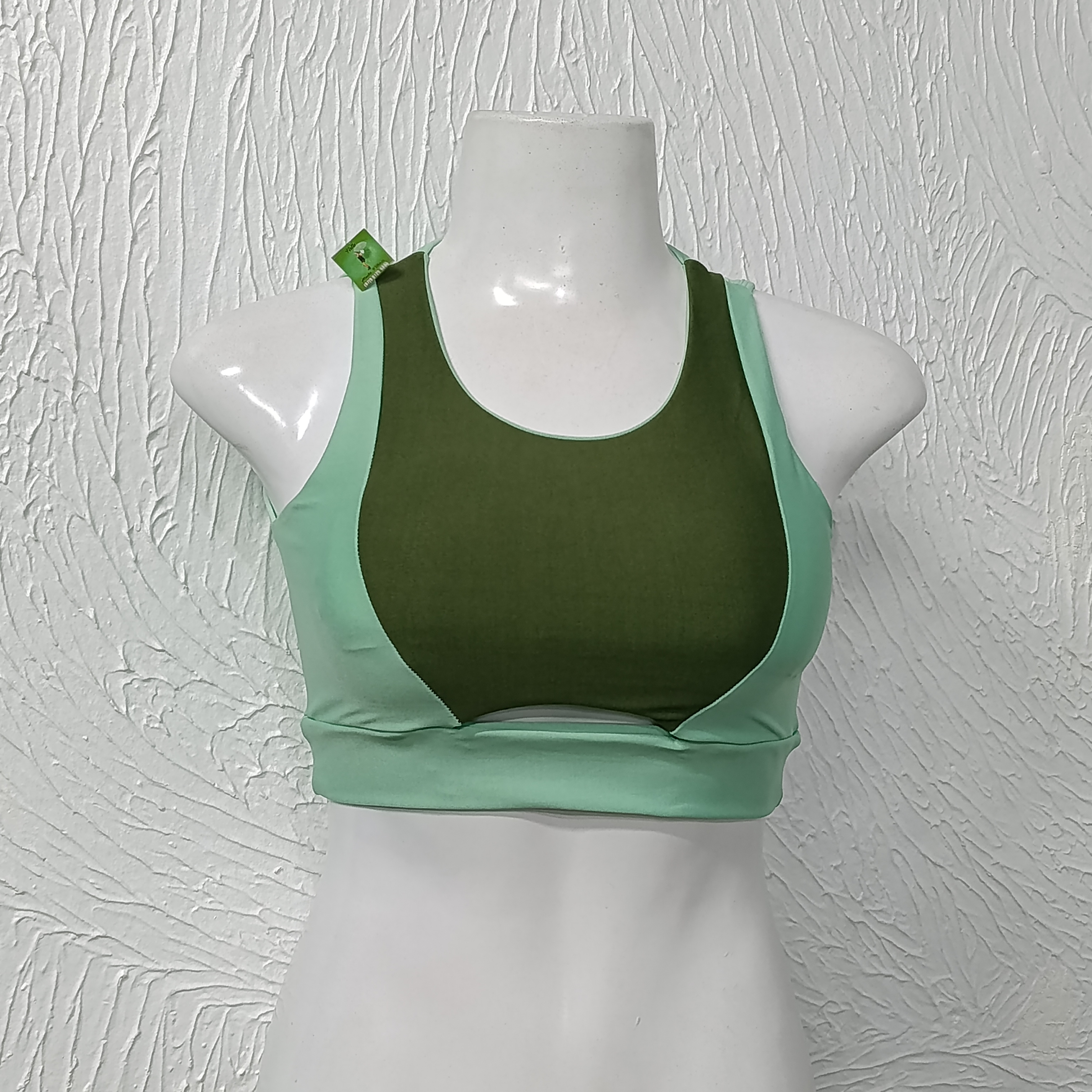 Top G. Com bojo. Cor Verde claro com Militar