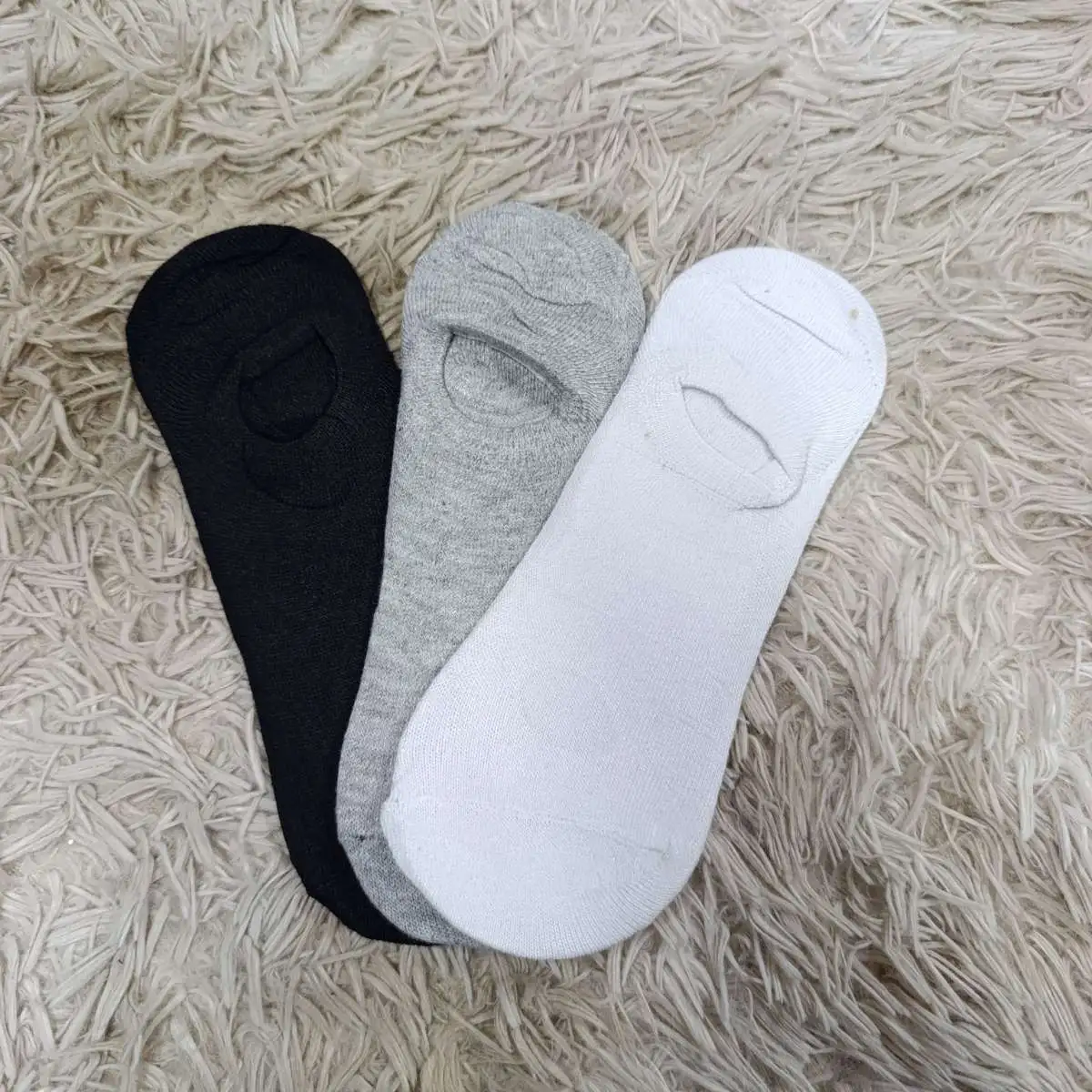 Meia Soquete. kit 03 pares. Cores: Preto. Cinza. Branco.