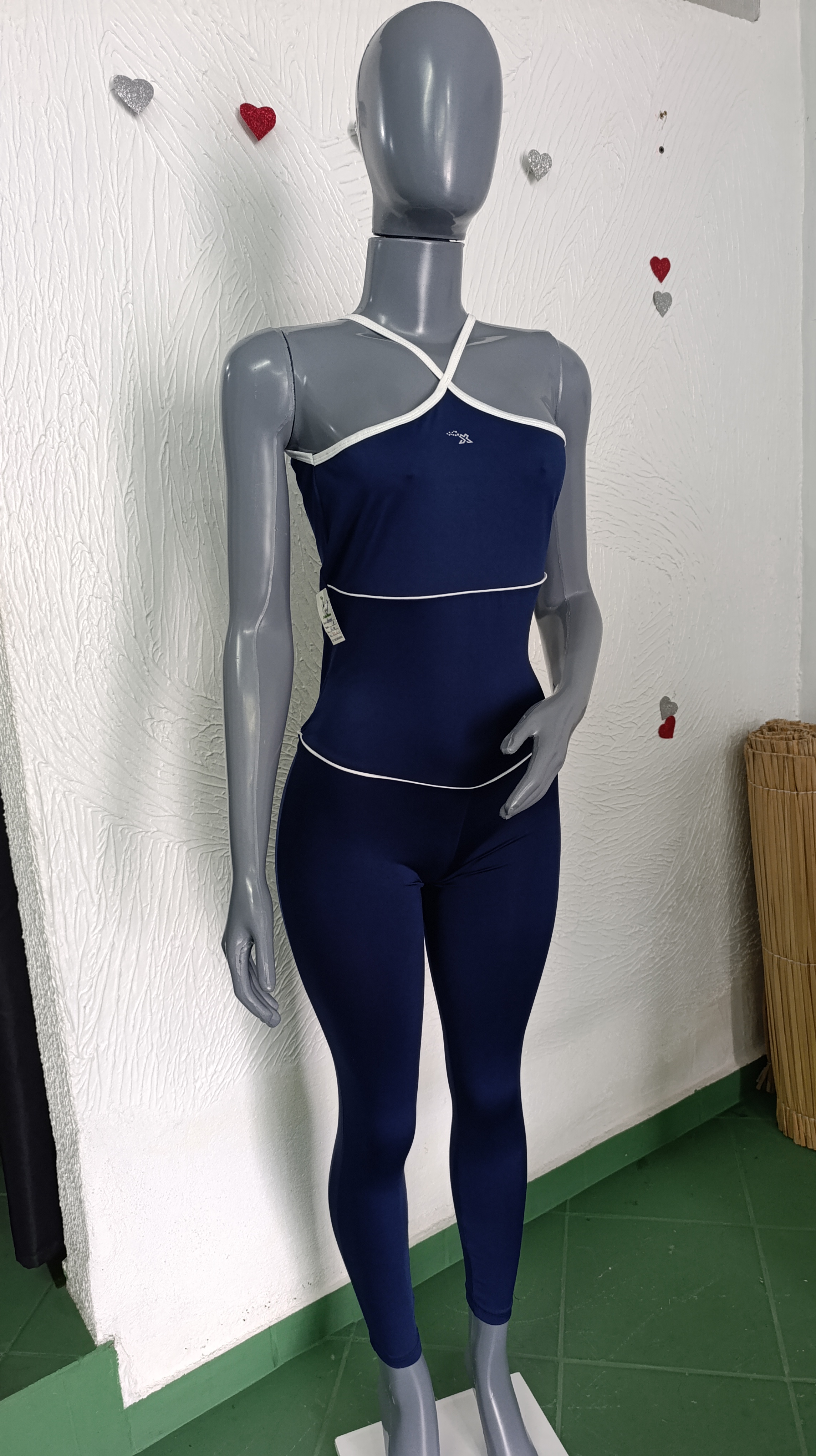 Macacão M. Forrado. Detalhe em viés branco. Cor MARINHO